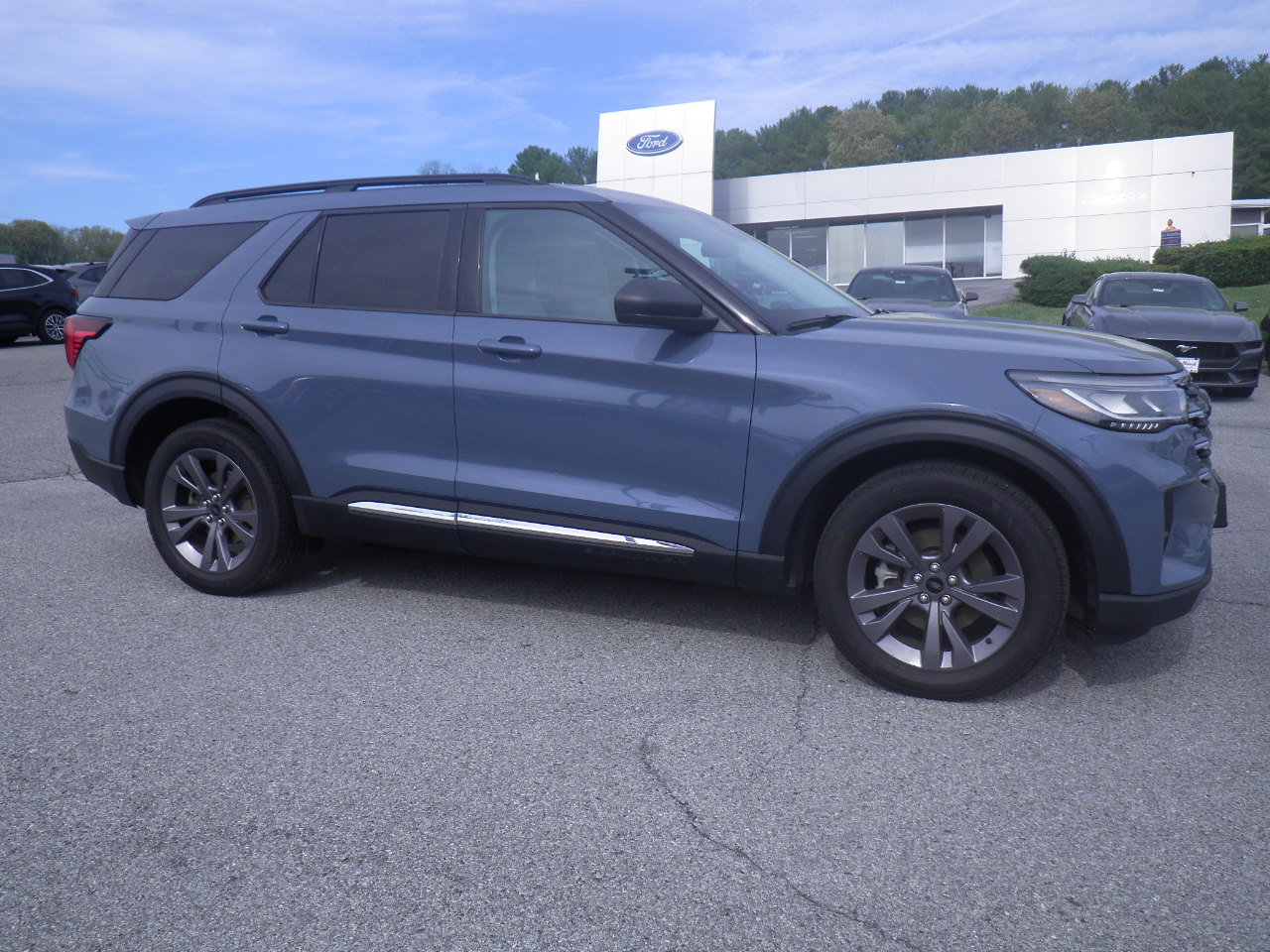 Certified 2025 Ford Explorer Active w/ Active Comfort Package AWD/4WD image 8