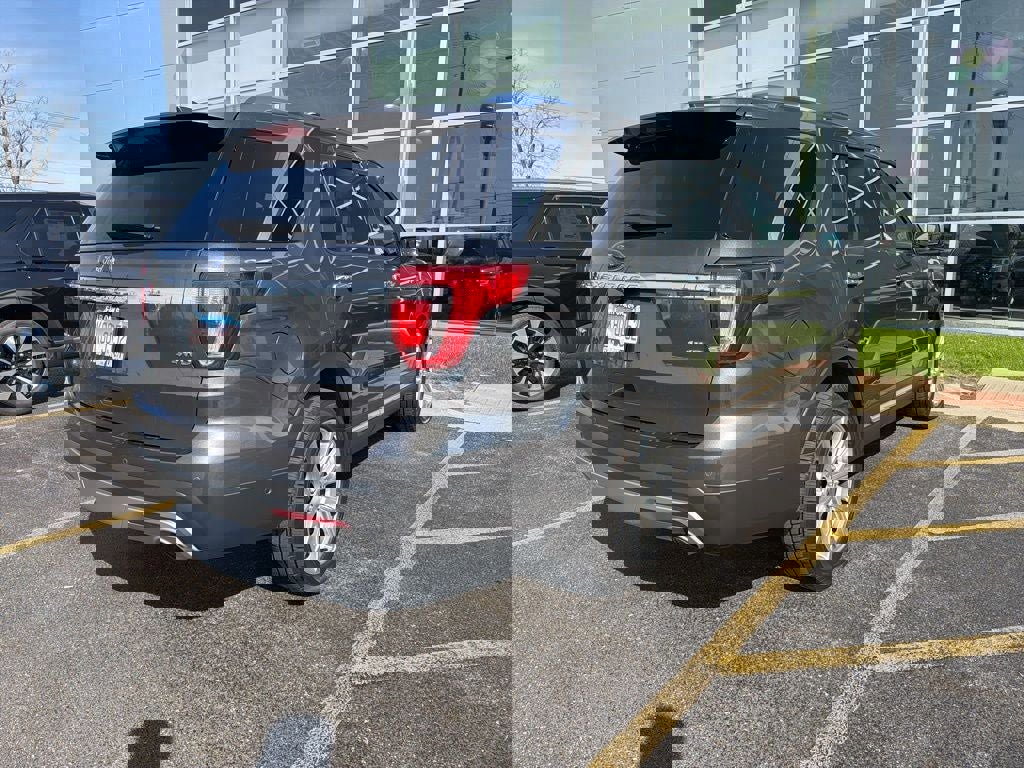 Certified 2017 Ford Explorer Limited w/ Equipment Group 301A image 3