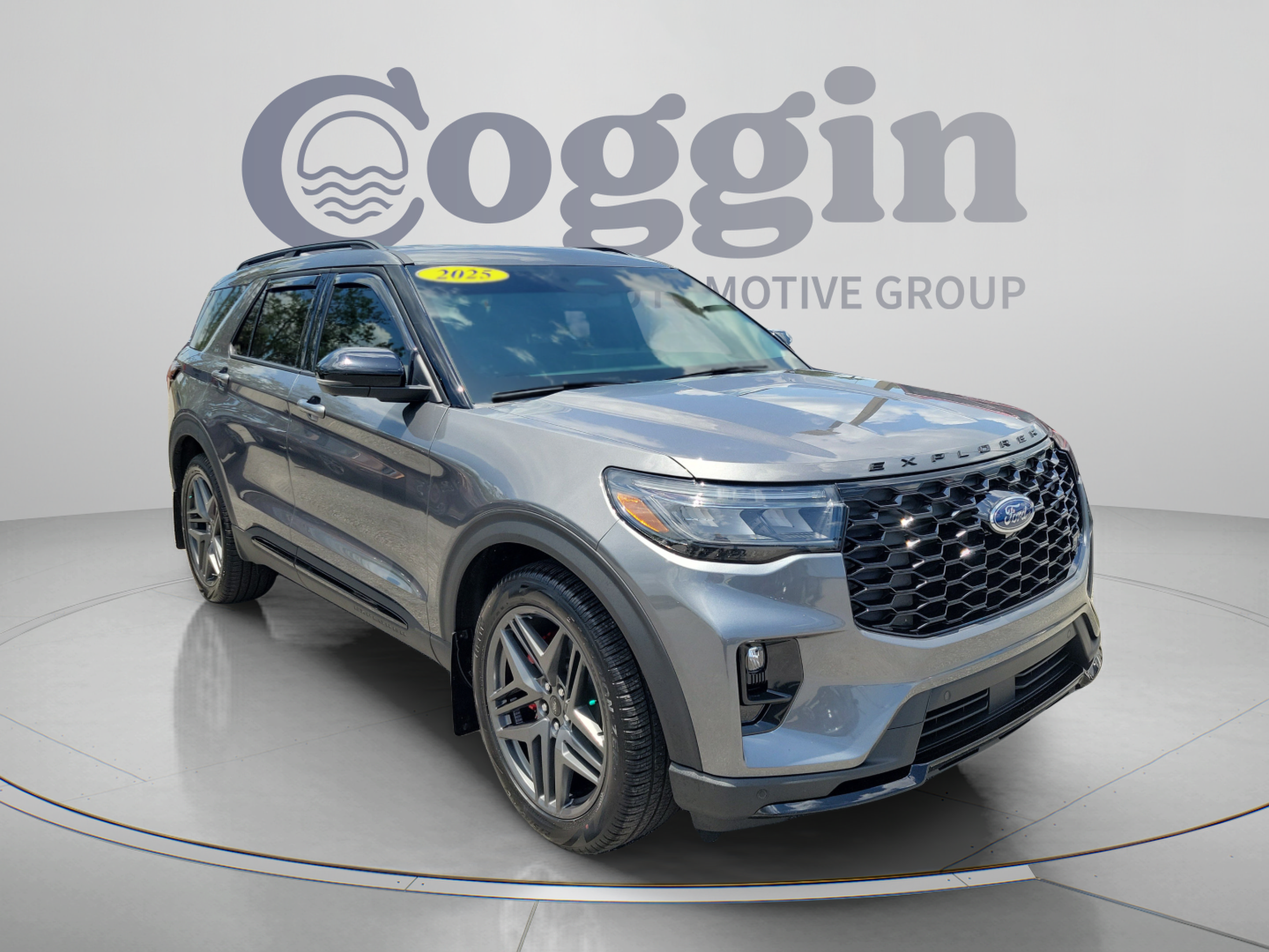 Certified 2025 Ford Explorer ST AWD/4WD image 4