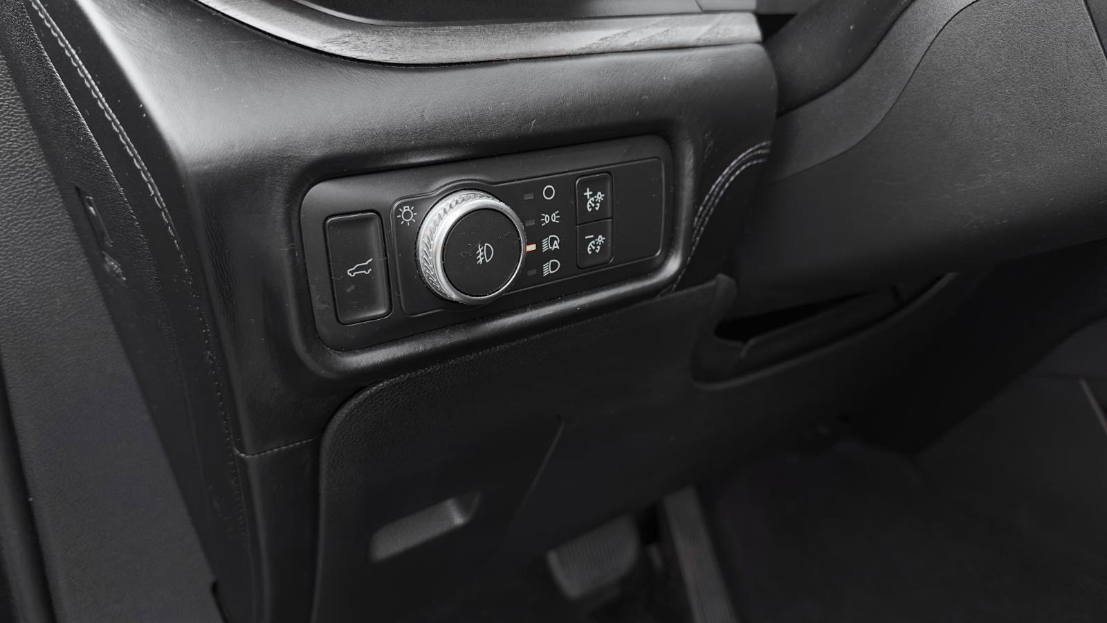 Certified 2020 Ford Explorer Platinum w/ Premium Technology Package image 18