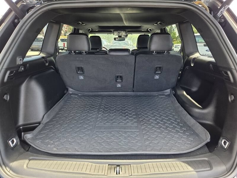 Used 2022 Jeep Grand Cherokee Altitude RWD image 17