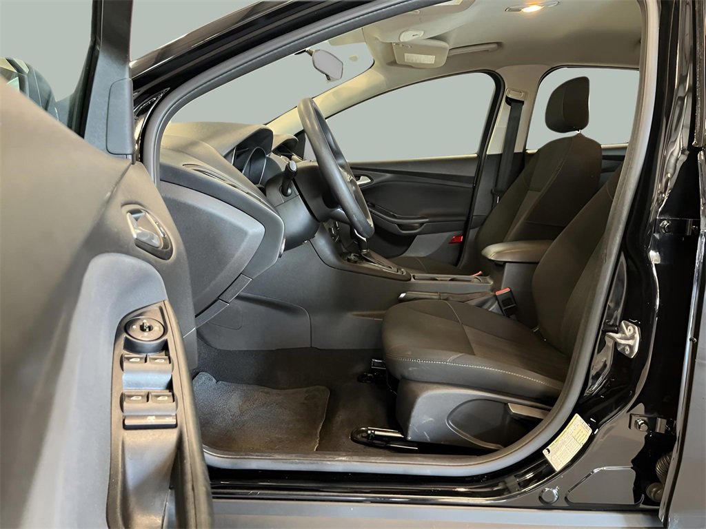 Certified 2018 Ford Focus SE image 16