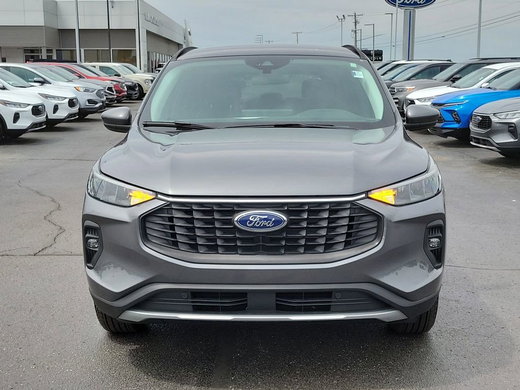 Certified 2025 Ford Escape SE FWD image 2