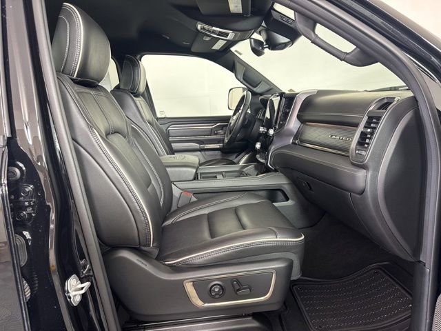 Used 2020 RAM 1500 Limited w/ Black Appearance Package AWD/4WD image 4