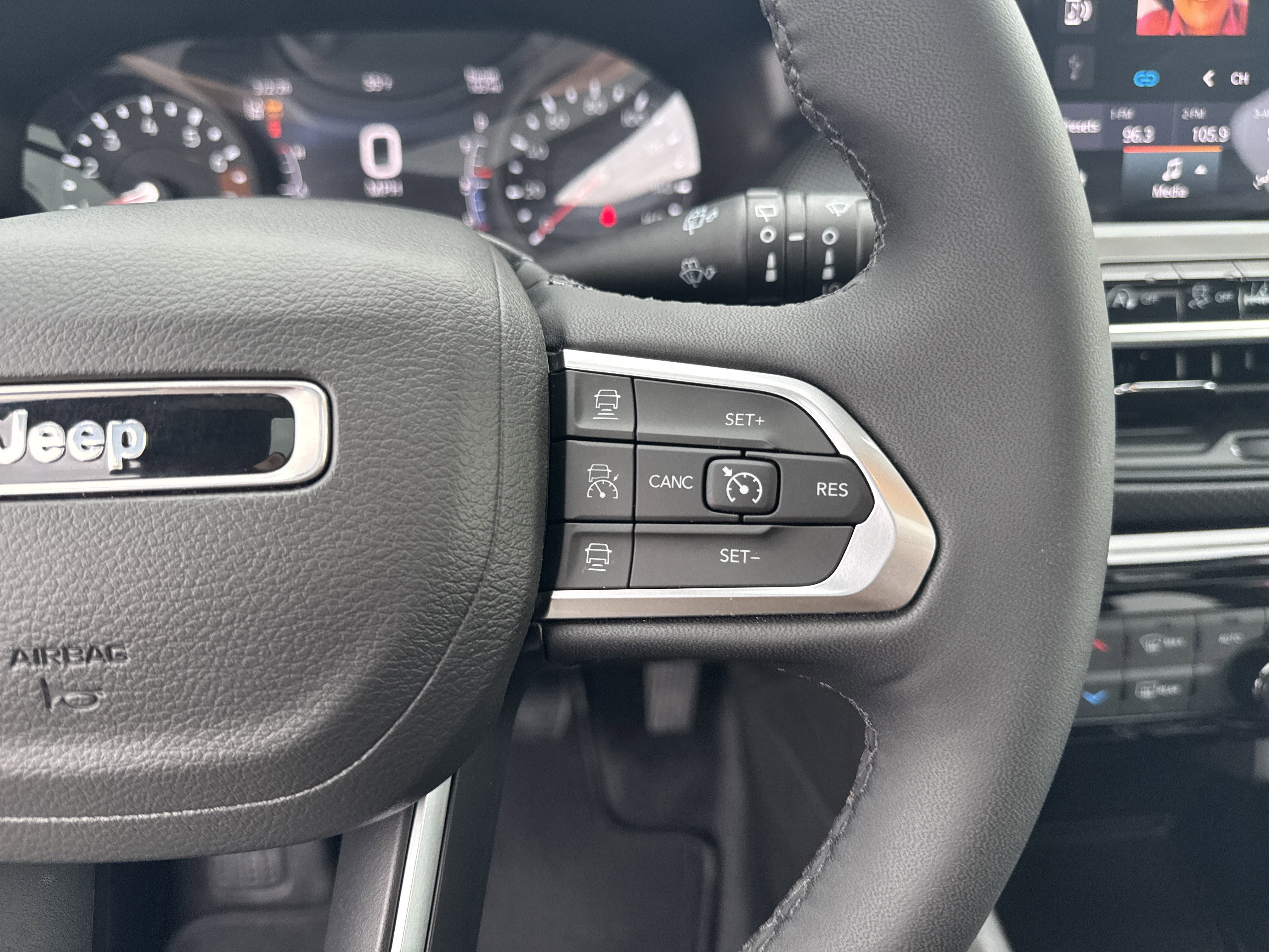 Used 2025 Jeep Compass Limited w/ Sun & Sound Group image 25