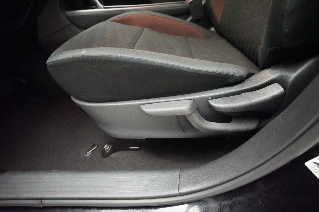 Used 2023 Nissan Kicks SR FWD image 27