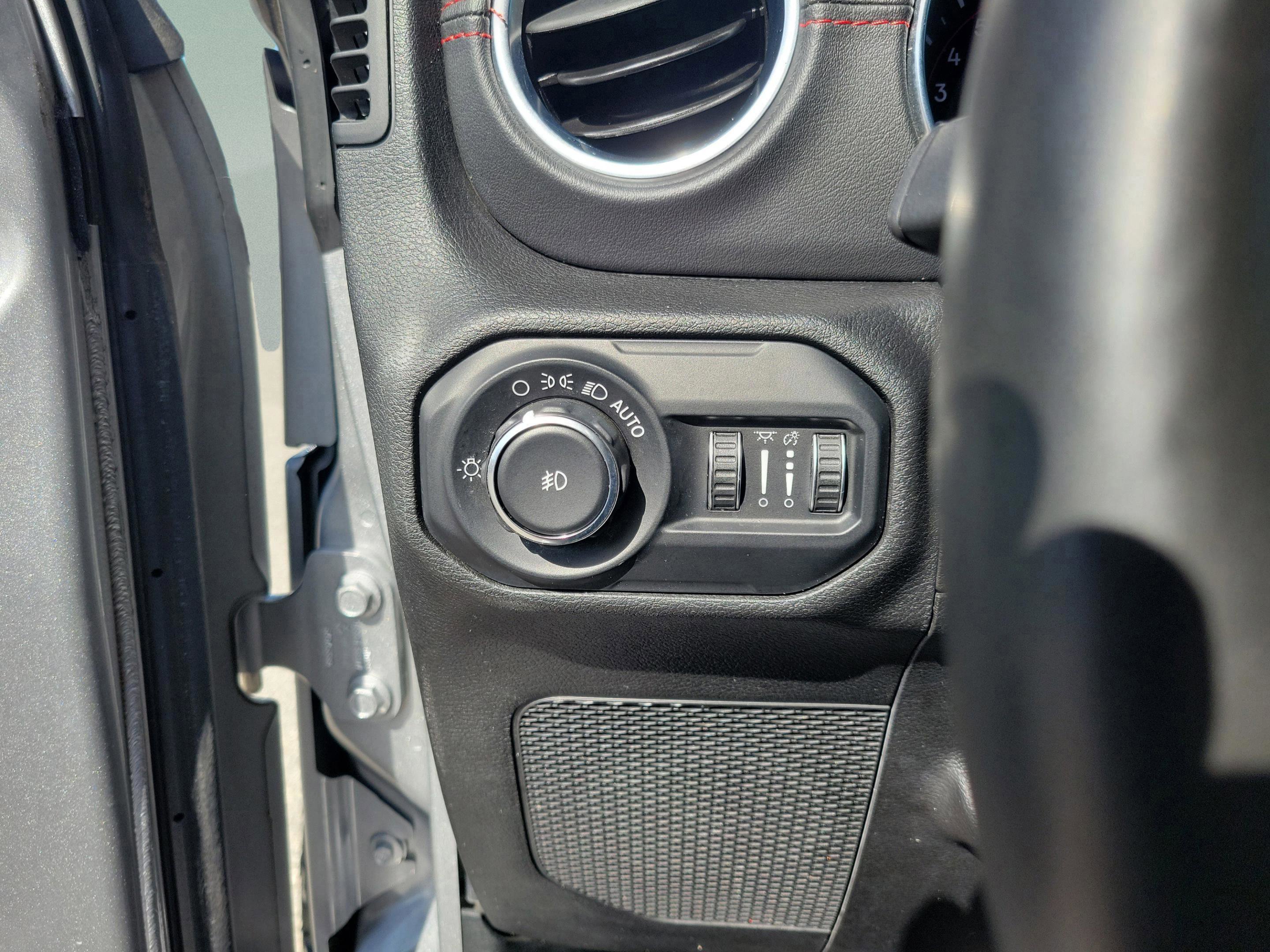 Used 2020 Jeep Wrangler Unlimited Rubicon w/ Quick Order Package 28Y Recon image 25