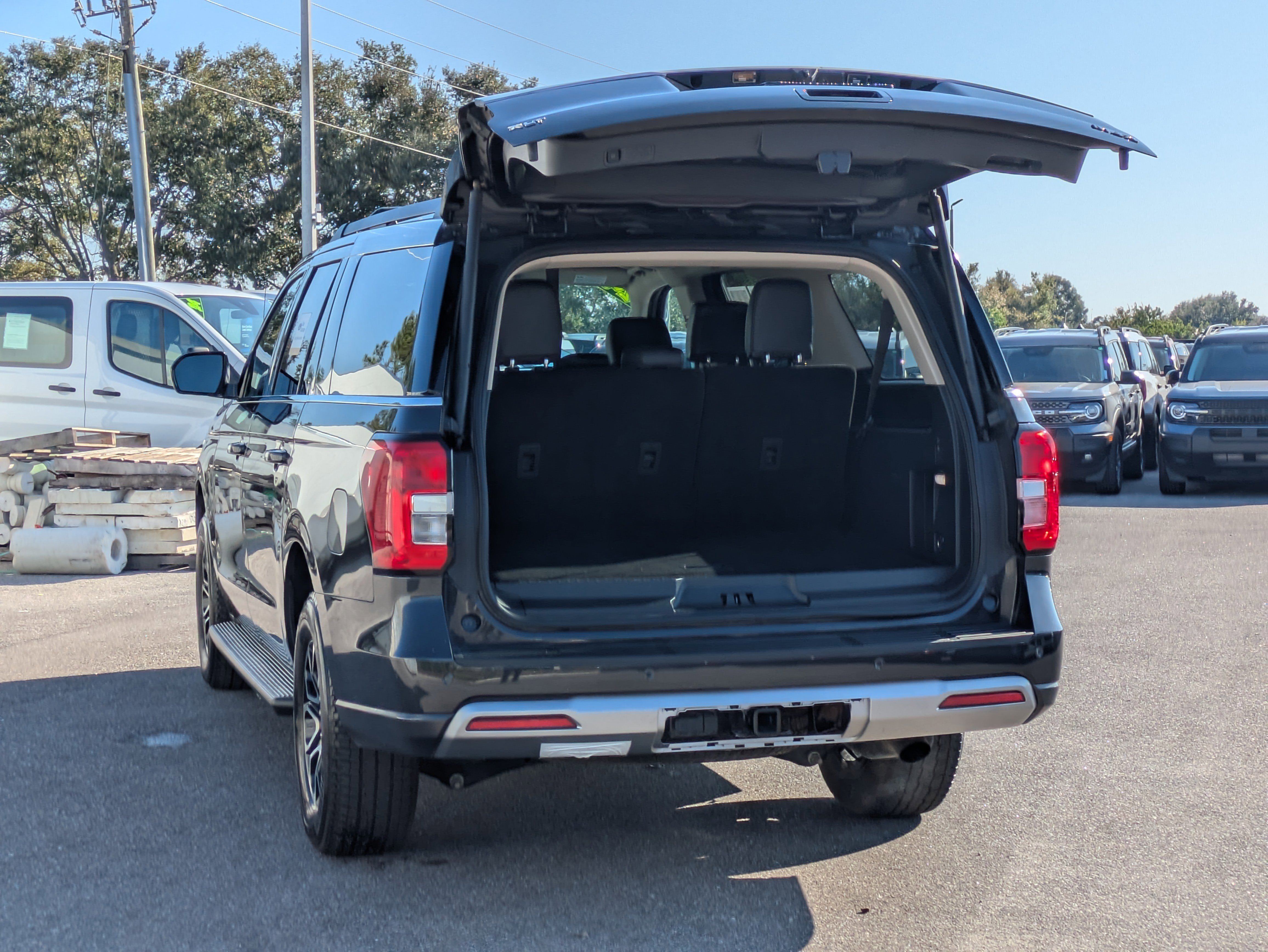 Certified 2024 Ford Expedition Max XLT image 13