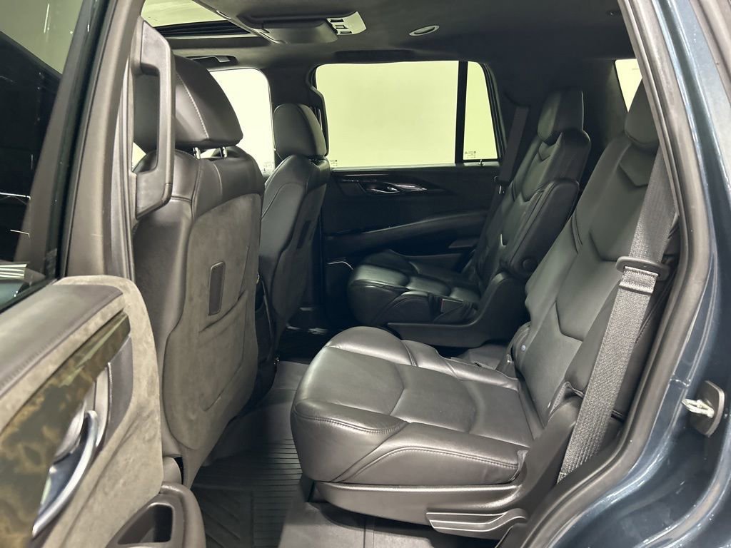 Used 2020 Cadillac Escalade Platinum image 27