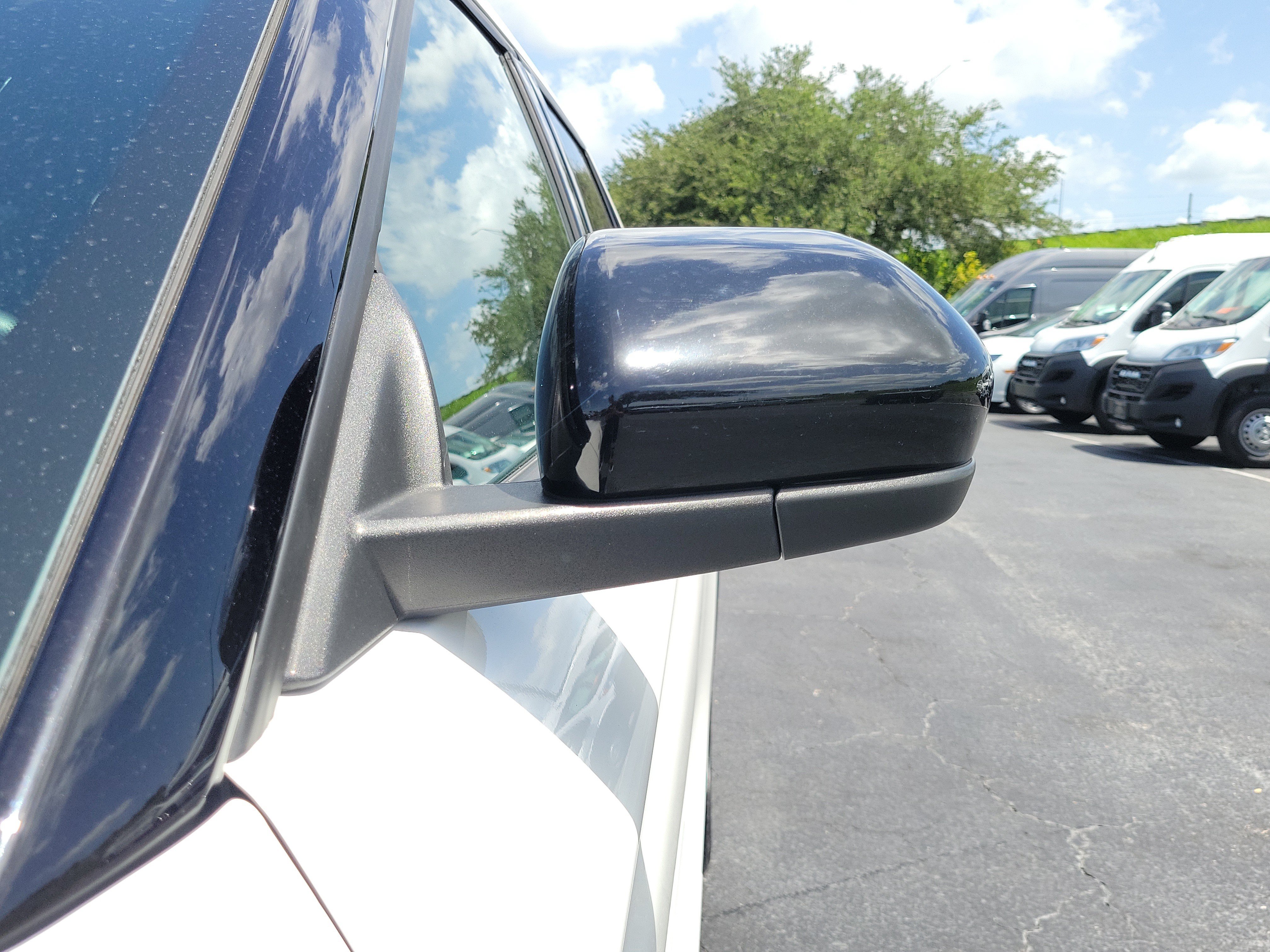 Certified 2024 Ford Explorer ST-Line w/ Class IV Trailer Tow Package RWD image 4