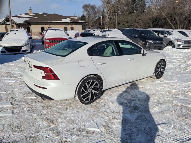 Used 2019 Volvo S60 T5 Momentum w/ Premium Package image 6
