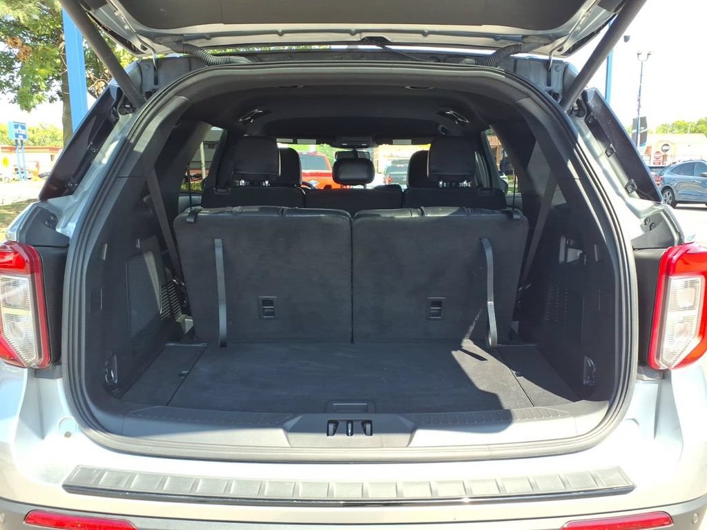Certified 2024 Ford Explorer ST-Line w/ Class IV Trailer Tow Package AWD/4WD image 10