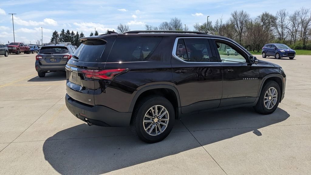 Used 2022 Chevrolet Traverse LT FWD image 3