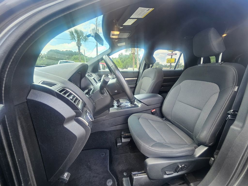 Certified 2019 Ford Explorer XLT FWD image 5