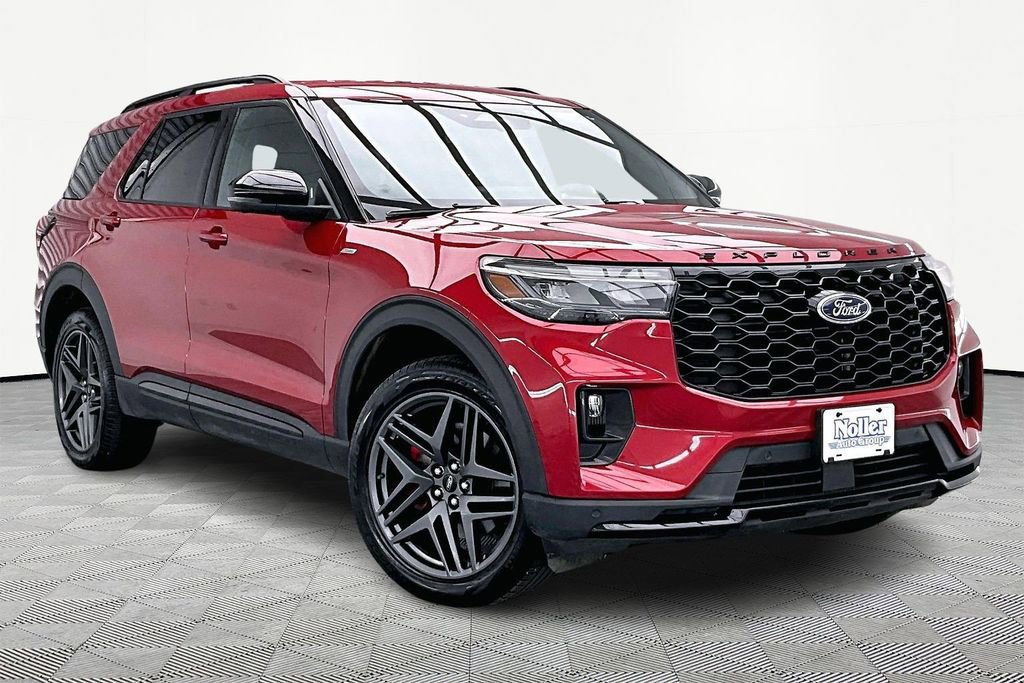 Certified 2025 Ford Explorer ST-Line w/ ST-Line Street Pack image 5