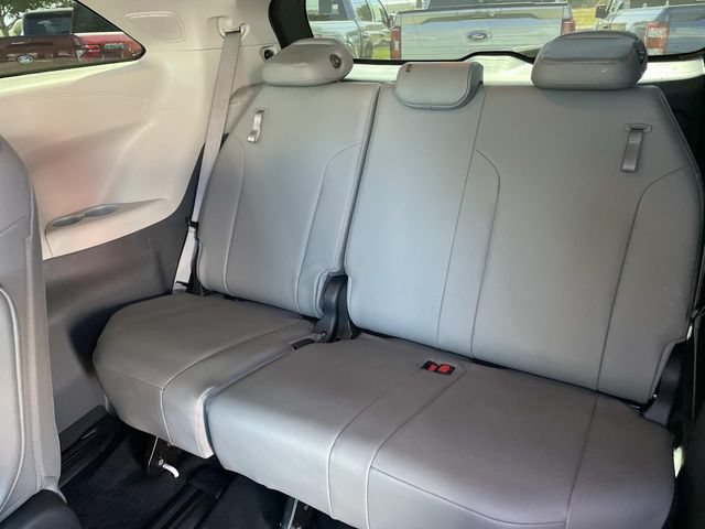 Used 2022 Toyota Sienna XLE w/ XLE Plus Package FWD image 33
