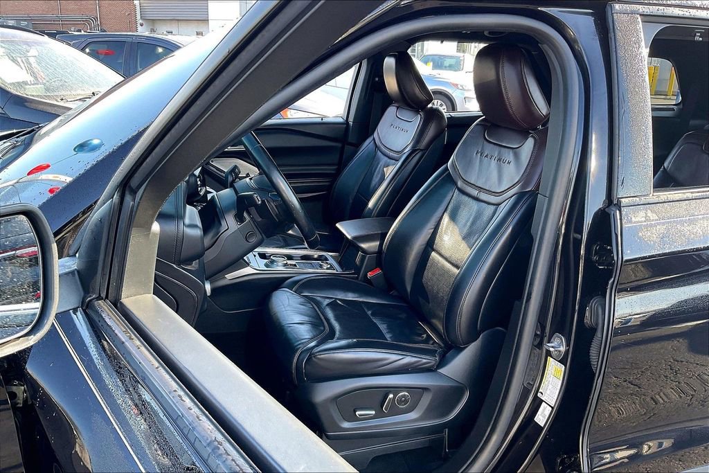 Certified 2020 Ford Explorer Platinum w/ Premium Technology Package image 23
