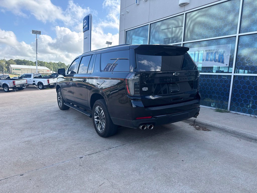 Used 2025 Chevrolet Suburban Z71 w/ Comfort Package AWD/4WD image 5