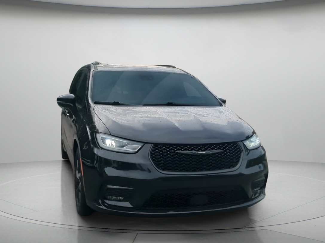 Used 2025 Chrysler Pacifica Limited FWD image 2