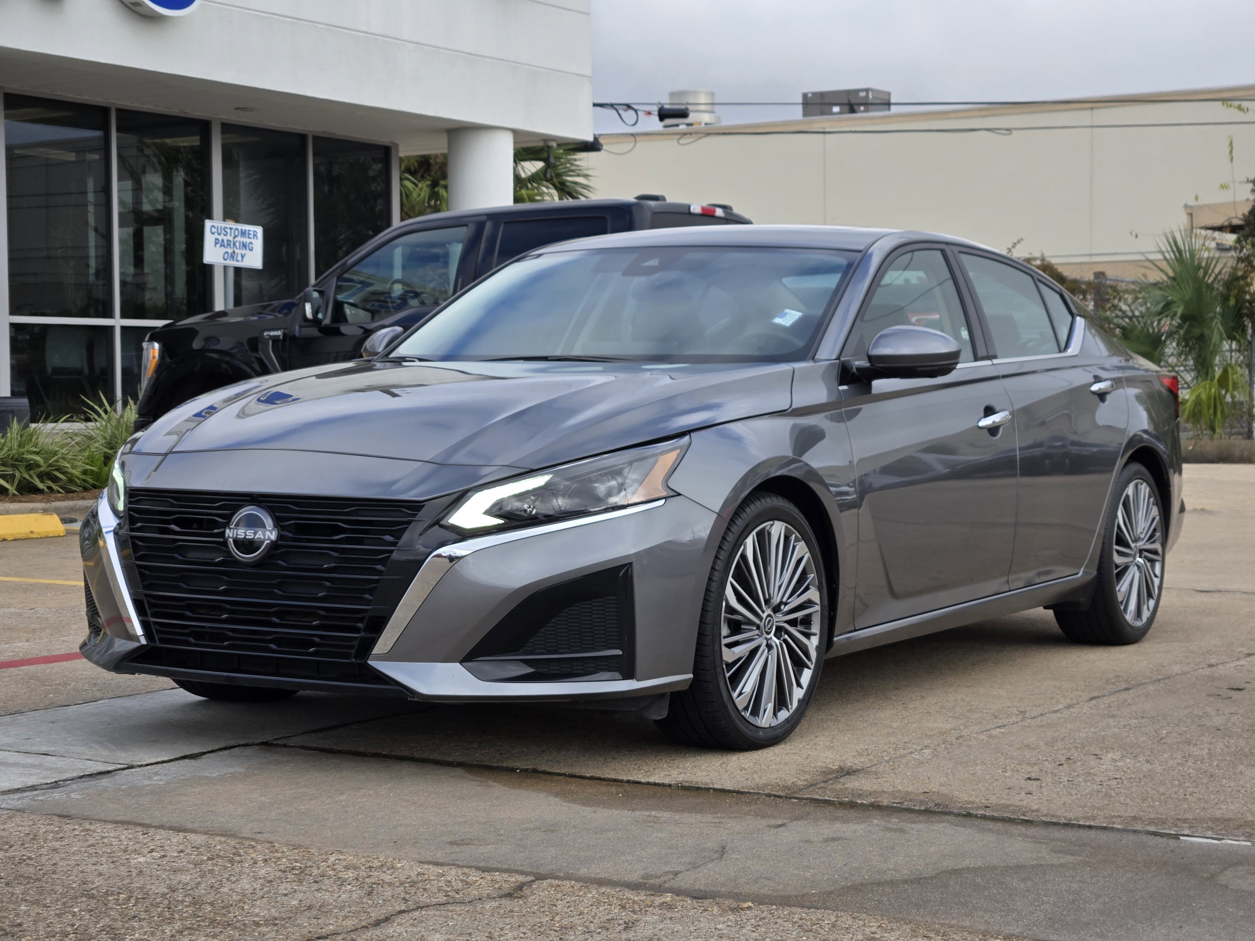 Used 2023 Nissan Altima 2.5 SL image 2