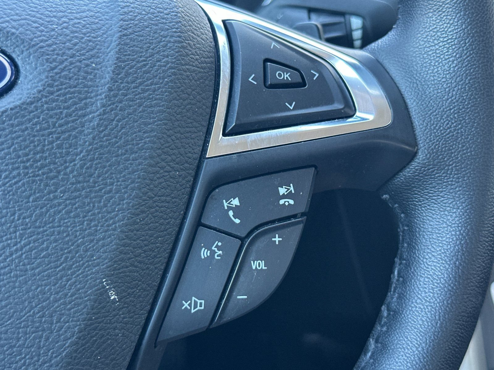 Certified 2018 Ford Fusion SE w/ Fusion SE Technology Package FWD image 28