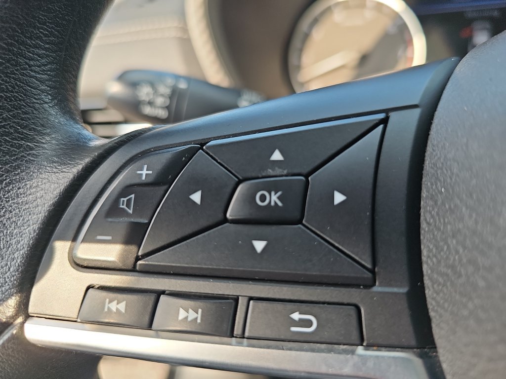 Used 2024 Nissan Sentra SV FWD image 17
