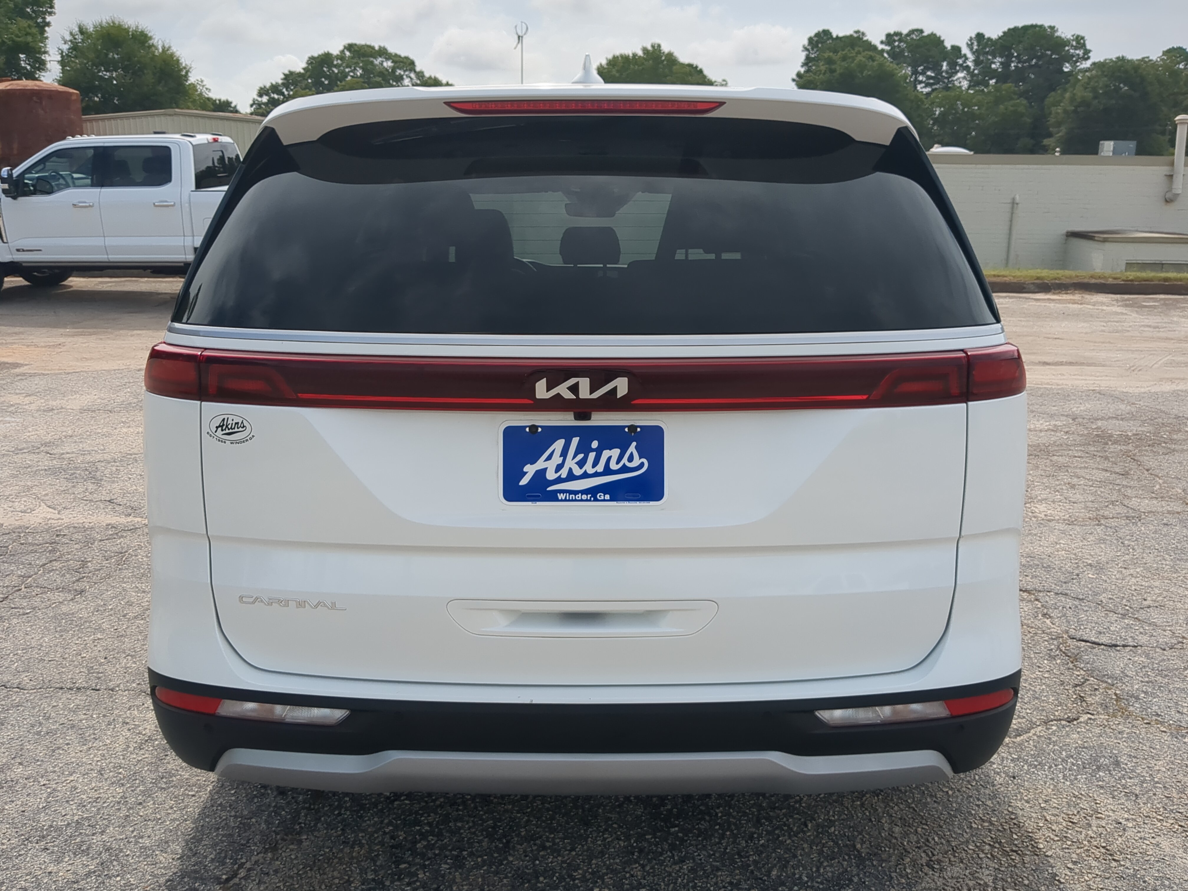 Used 2023 Kia Carnival EX FWD image 4