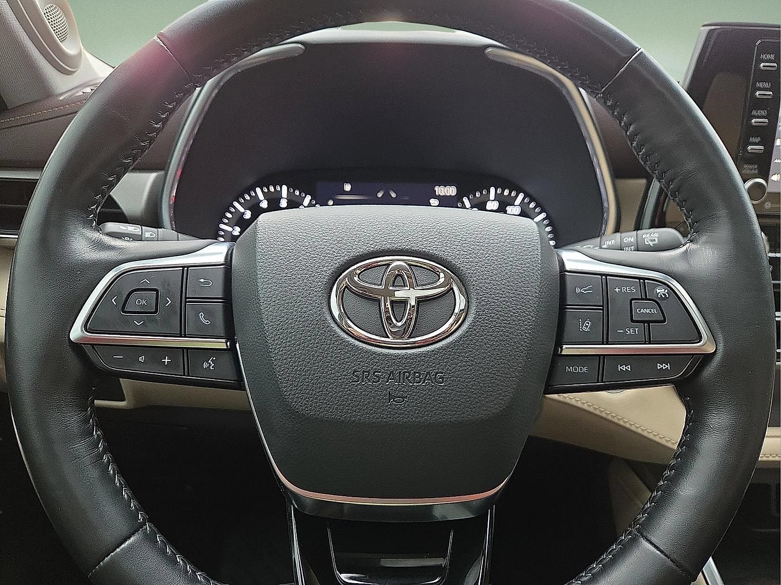 Used 2021 Toyota Highlander Limited FWD image 24