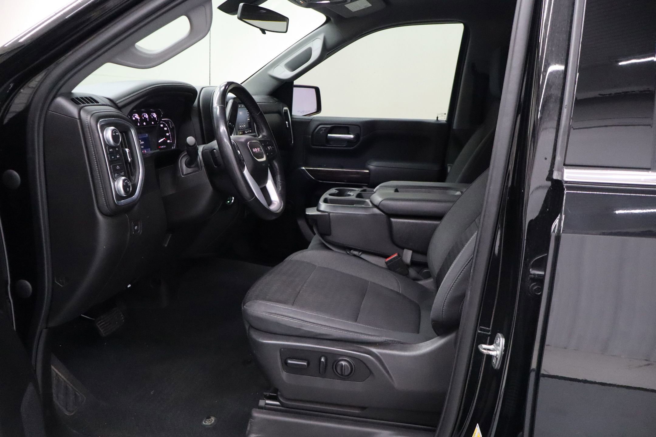 Used 2021 GMC Sierra 1500 SLE w/ Preferred Package AWD/4WD image 25