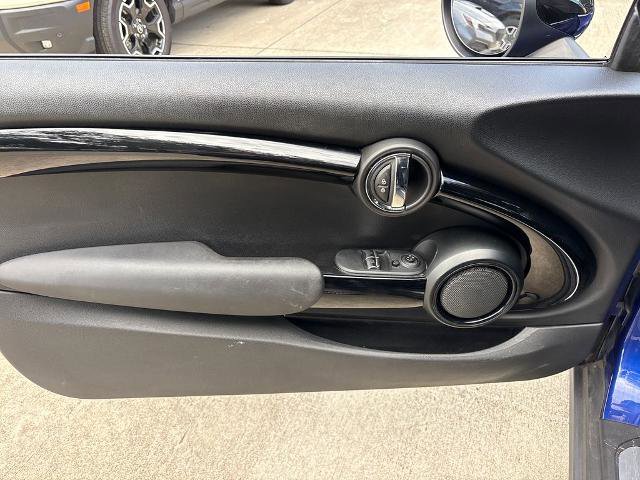 Used 2019 MINI Cooper 2-Door Hardtop FWD image 16