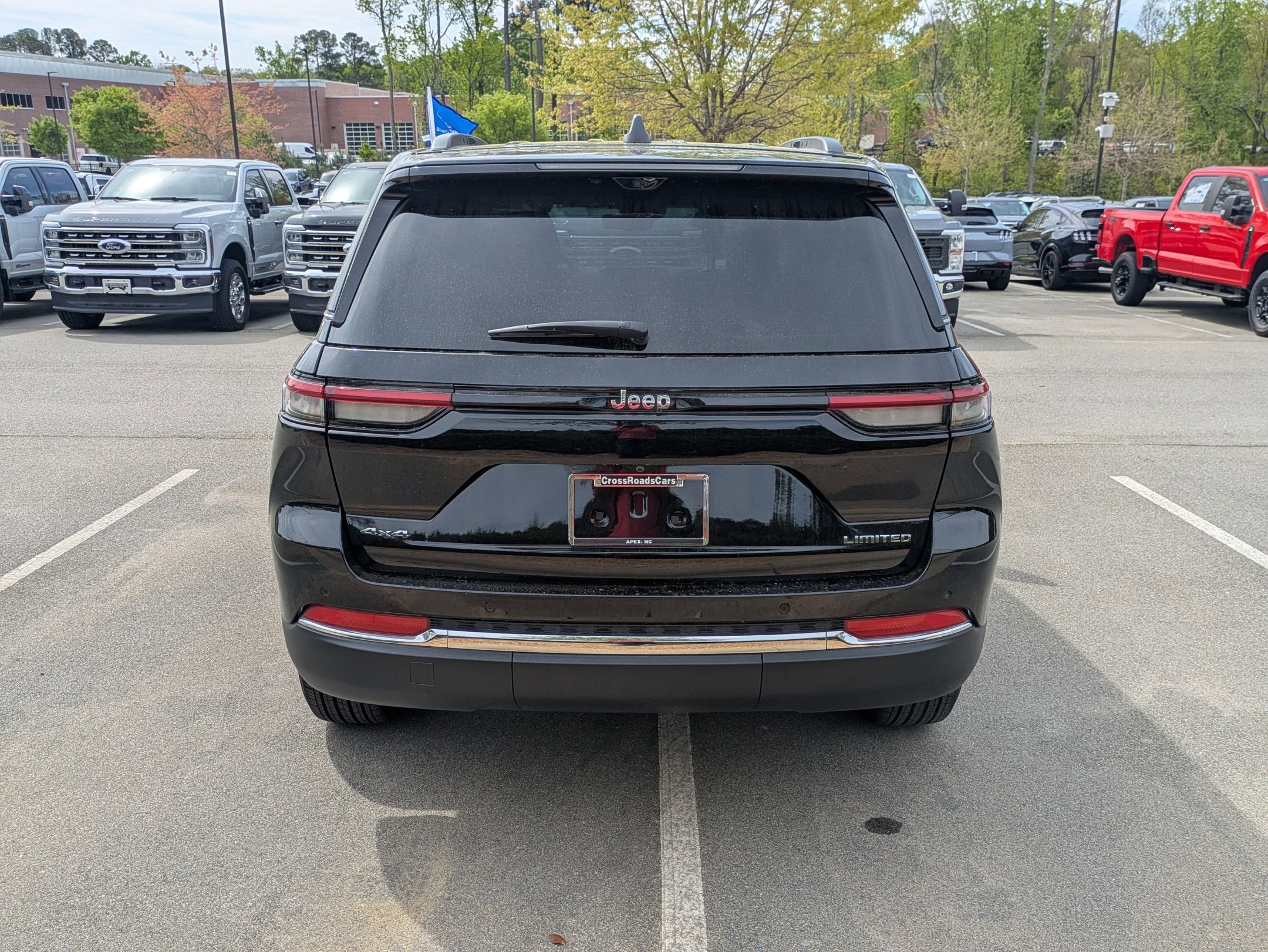 Used 2023 Jeep Grand Cherokee Limited w/ Luxury Tech Group II AWD/4WD image 5