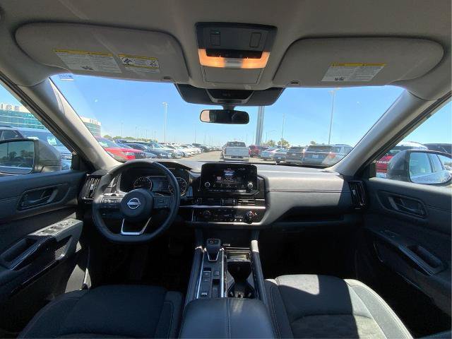 Used 2025 Nissan Pathfinder SV FWD image 24