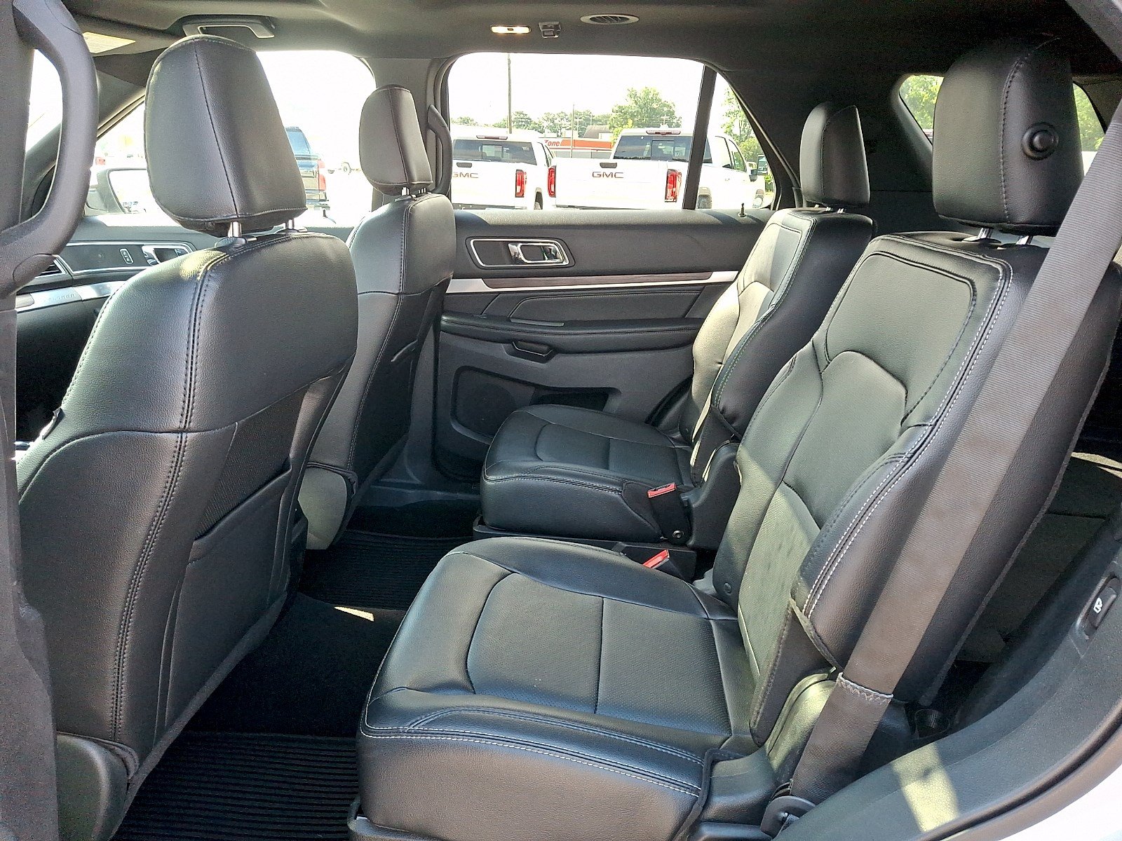 Certified 2019 Ford Explorer Limited w/ Ford Safe & Smart Package FWD image 9