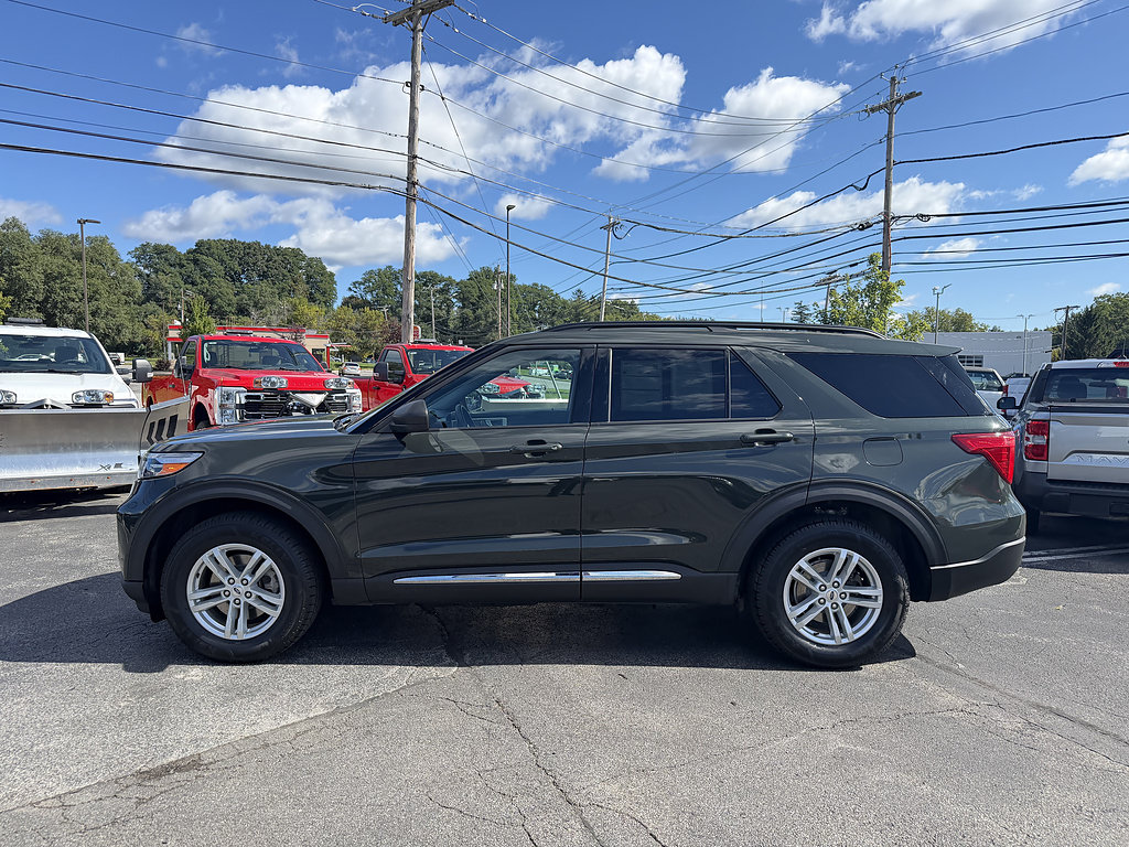 Certified 2023 Ford Explorer XLT AWD/4WD image 3