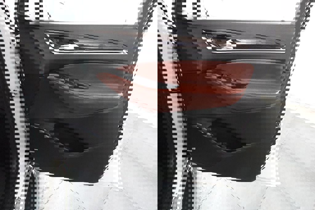 Used 2018 Buick Enclave Avenir w/ Avenir Technology Package AWD/4WD image 35