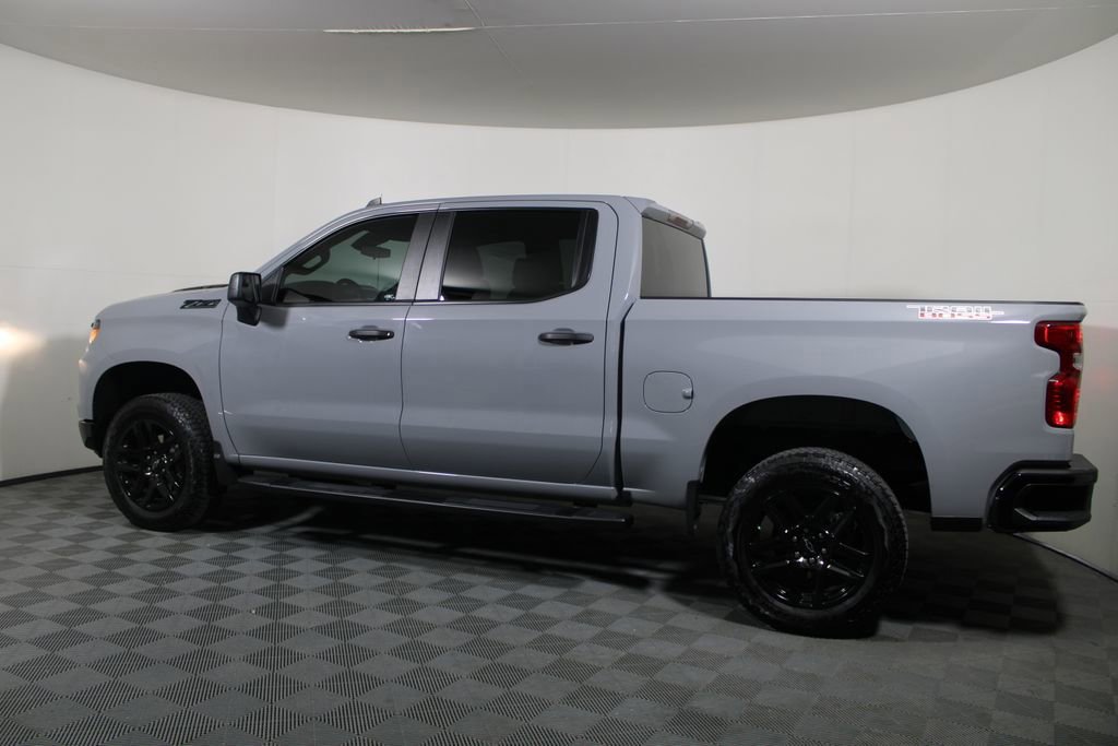 Used 2025 Chevrolet Silverado 1500 Custom Trail Boss w/ LPO, Dark Essentials Package image 2