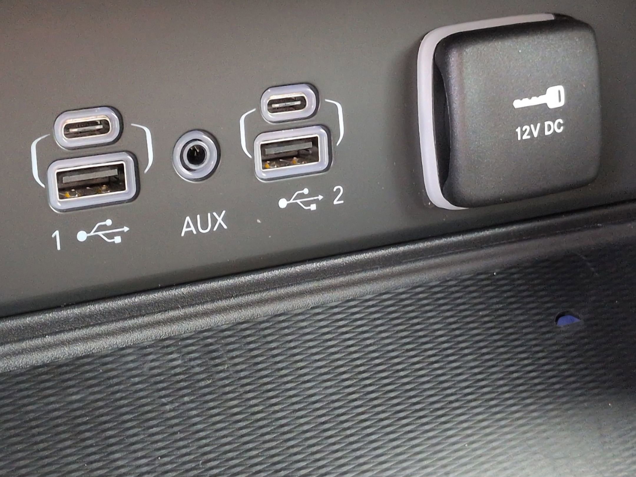 Used 2024 Jeep Grand Cherokee Altitude image 23