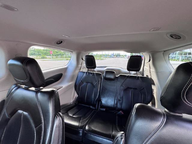 Used 2023 Chrysler Pacifica Touring-L FWD image 23