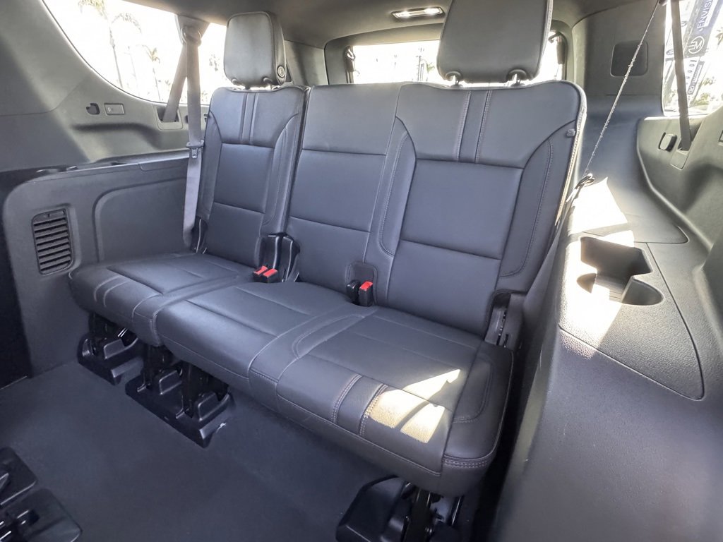 Used 2025 Chevrolet Suburban RST image 31