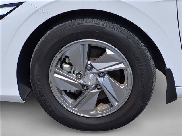 Used 2025 Hyundai Elantra SE FWD image 20