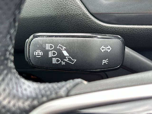Used 2023 Volkswagen Tiguan SE R-Line FWD image 29