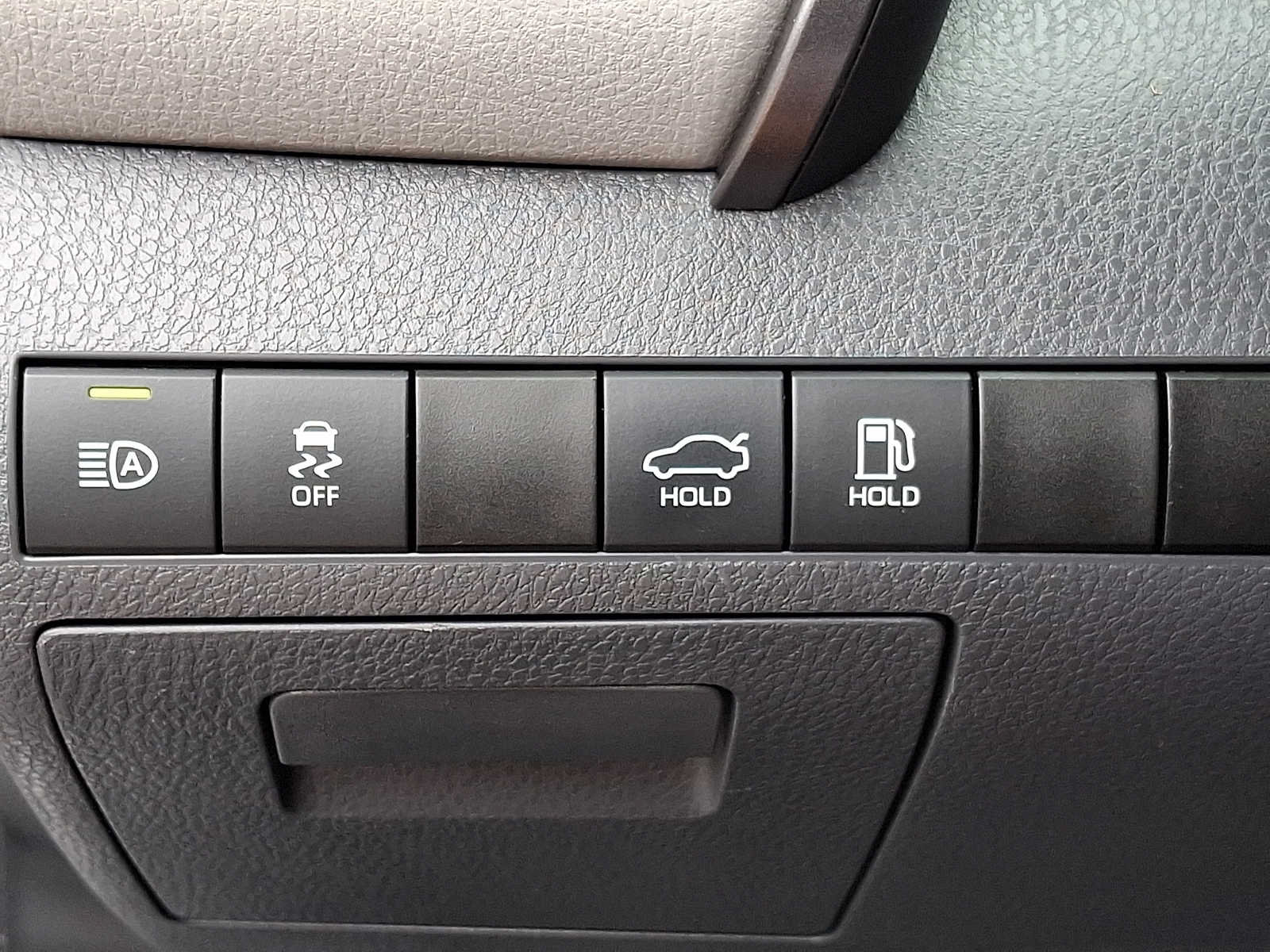 Used 2019 Toyota Camry LE FWD image 23