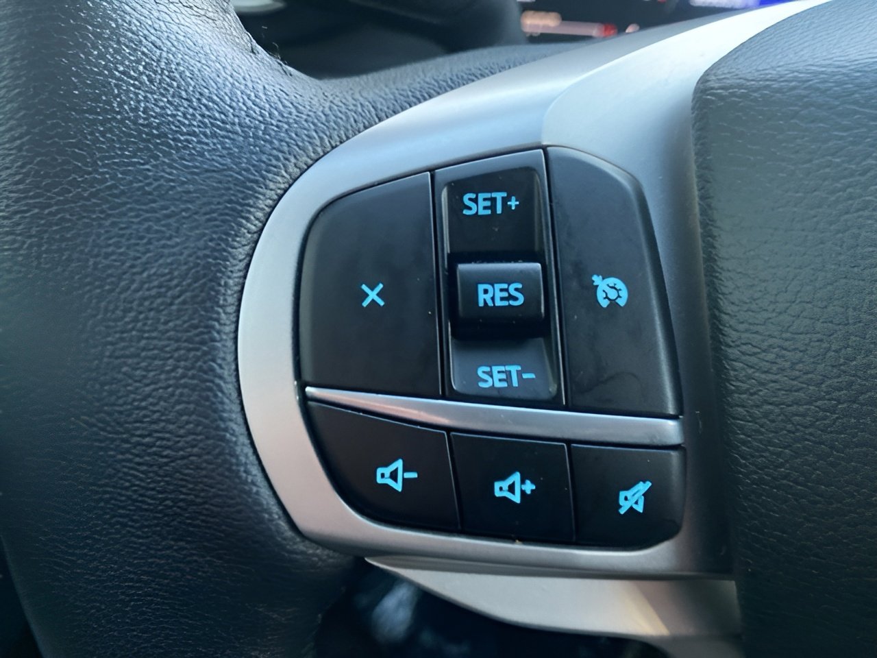 Certified 2022 Ford Explorer XLT w/ Equipment Group 202A image 15