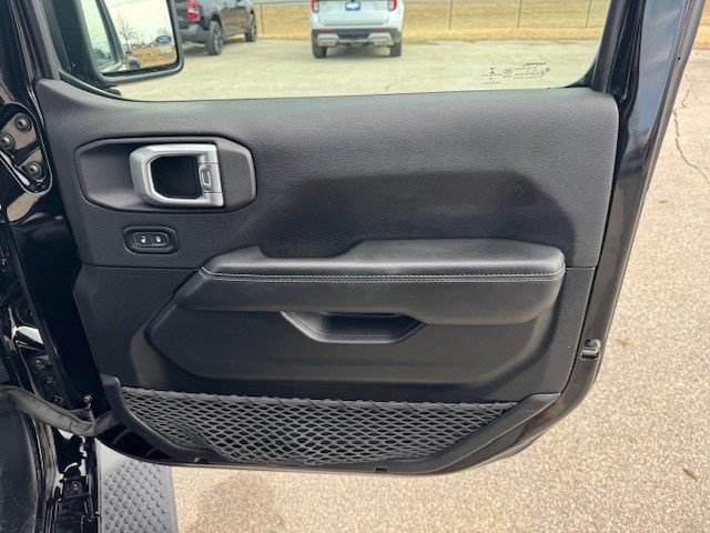 Used 2020 Jeep Wrangler Unlimited Sahara image 33