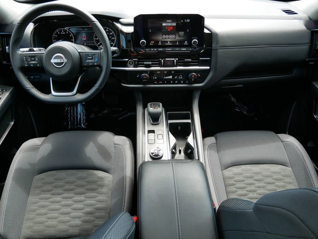 Used 2024 Nissan Pathfinder SV w/ SV Premium Package image 13