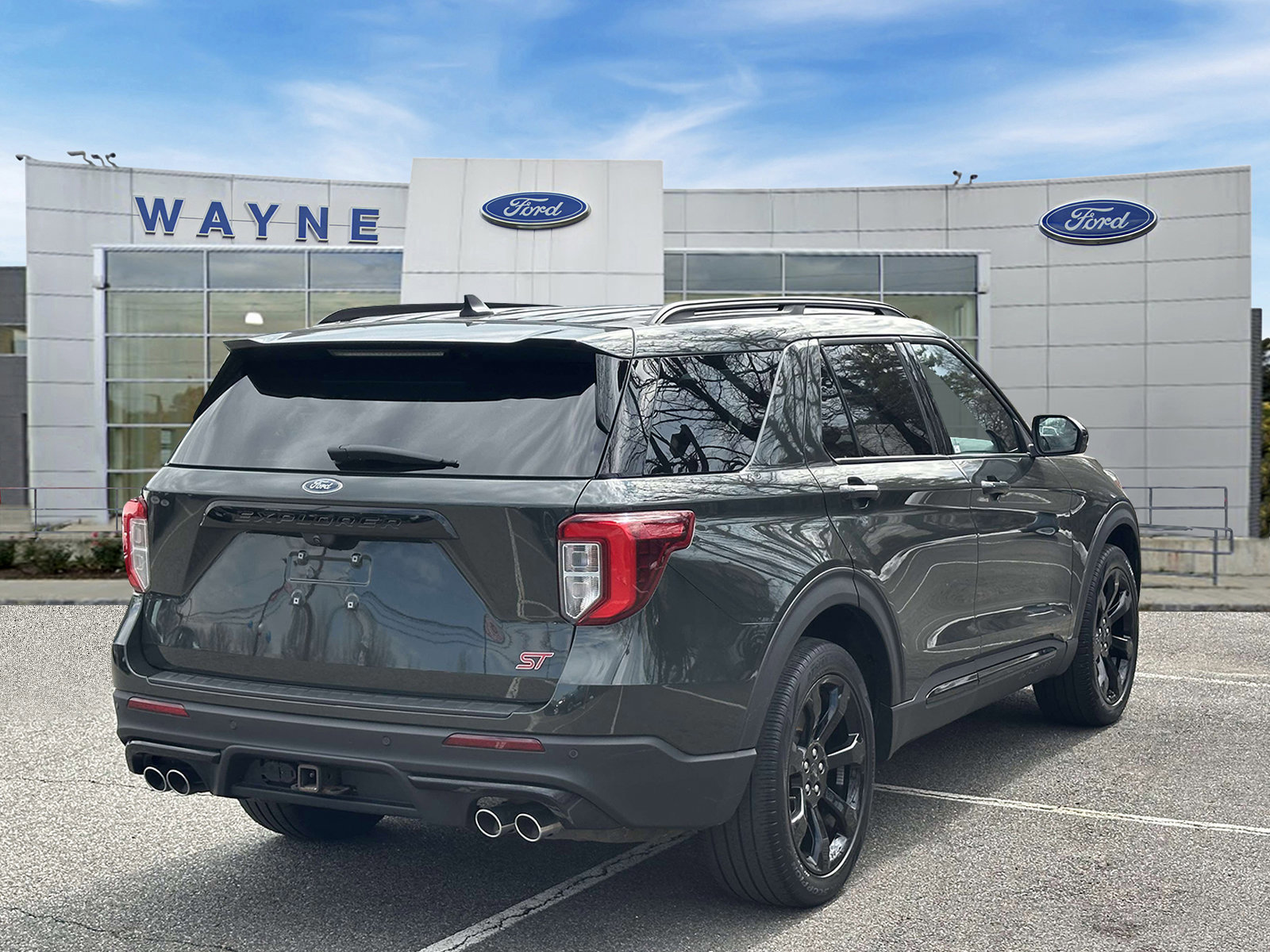 Certified 2022 Ford Explorer ST w/ ST Street Pack image 4