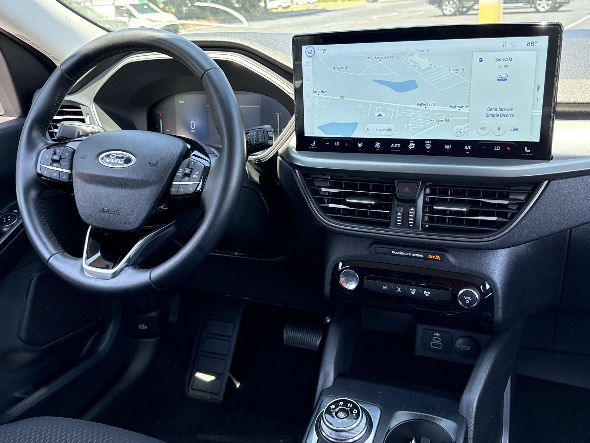 Certified 2025 Ford Escape SE FWD image 3