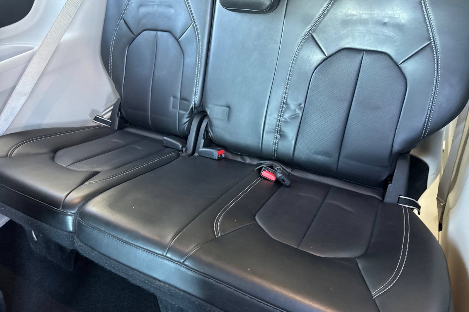 Used 2024 Chrysler Pacifica Limited FWD image 19