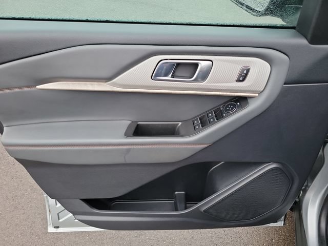 Certified 2025 Ford Explorer Active AWD/4WD image 11