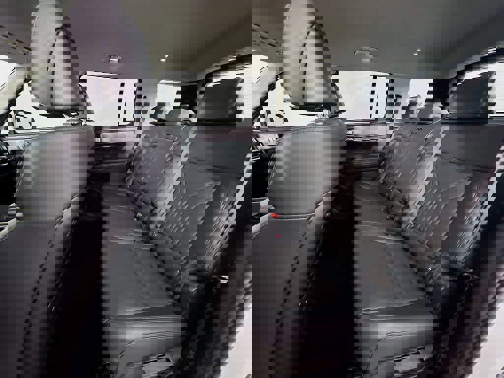 Used 2025 Hyundai Santa Fe SEL image 16